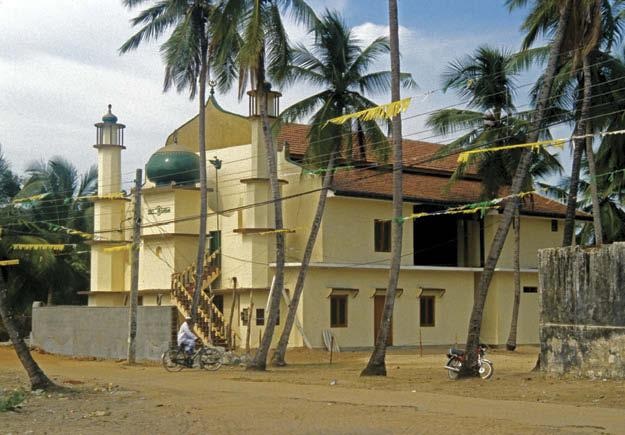 Hallaj Mosque, Akkaraipattu, Sri Lanka